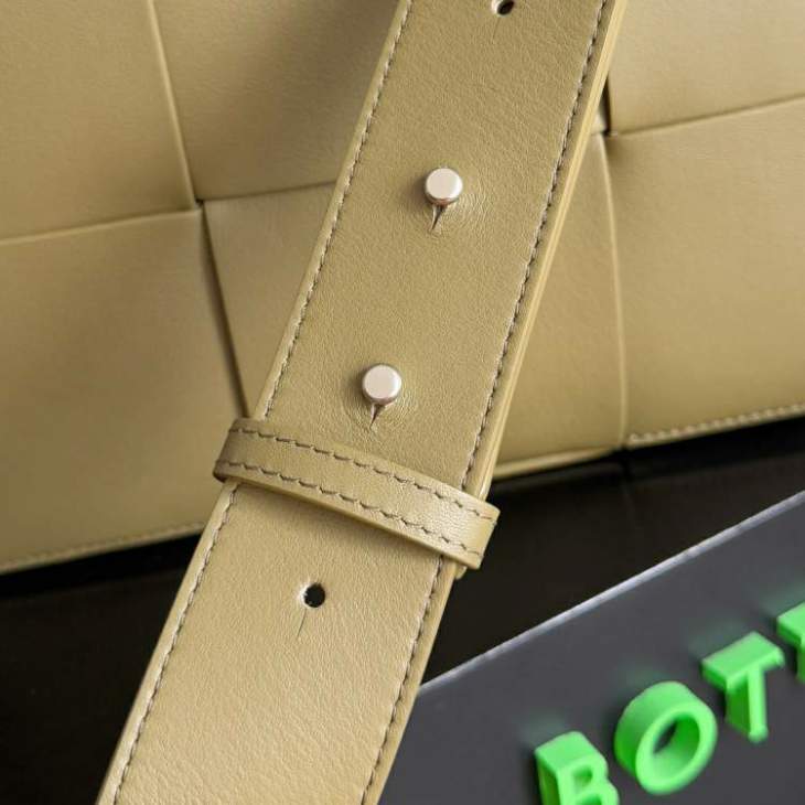 Picture of Bottega Veneta Handbags _SKUfw206729985fw